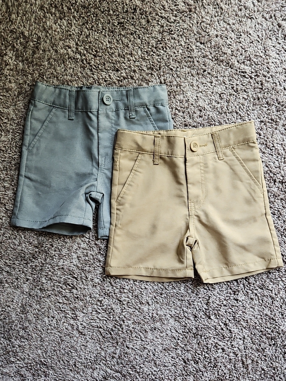 Bundle of 2 VGUC Cat and Jack Boys Woven Shorts Tan and Light Gray Size 2T